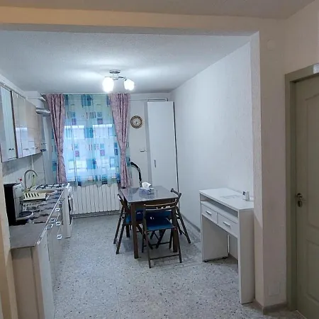 Garsoniera La Anca Lupeni-straja Apartment *